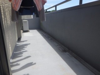 こちらは塗装前のベランダです。