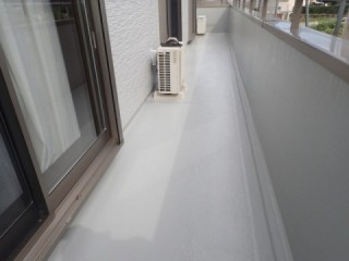 ベランダ床きれいになりました。