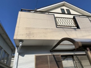 壁に汚れがあります。