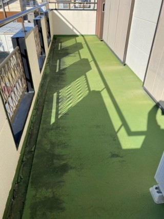 塗装前のベランダです。