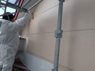 壁丁寧に塗装します。