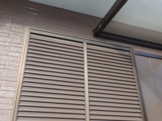 雨戸もきれいに塗装しました。