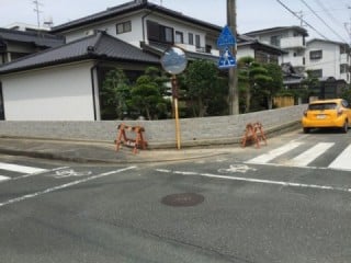 フェンスを設置します。