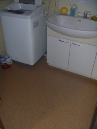 クッションを張って脱衣所も完成です。