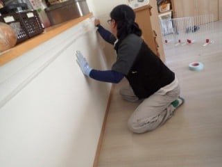 既存の壁の上から貼りつけます。