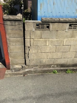 大きなクラックが入っています。