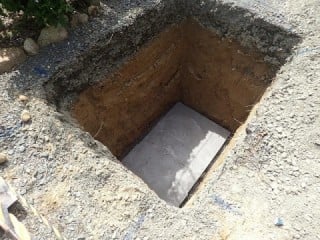 穴の中は、こんな感じです。沈下していかないように、しっかり作業進めていきます。