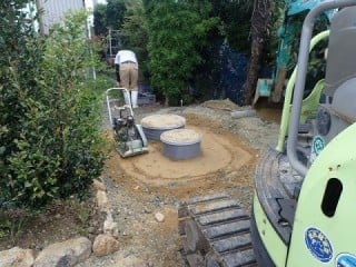 埋め戻していきます。