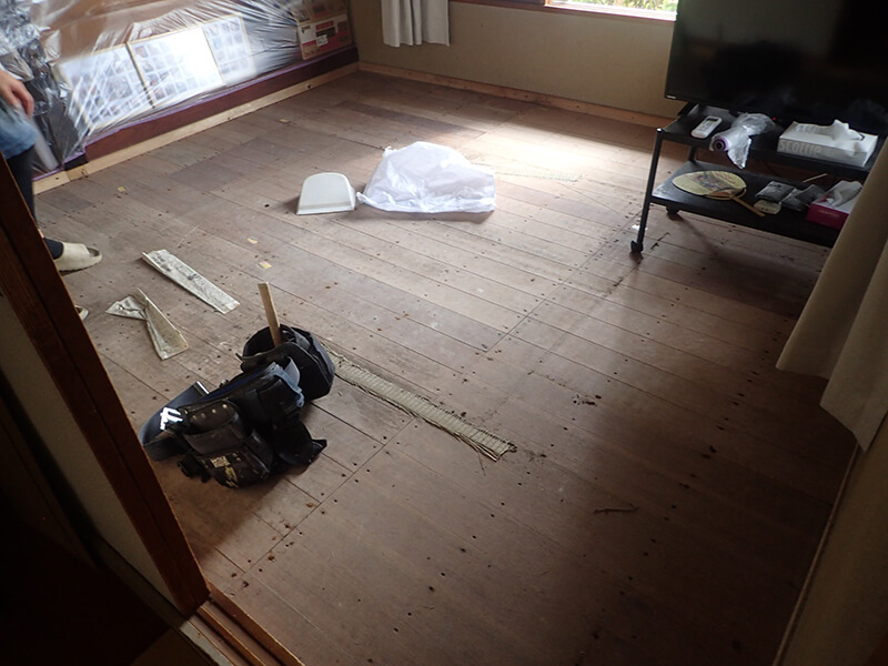 畳をはがします